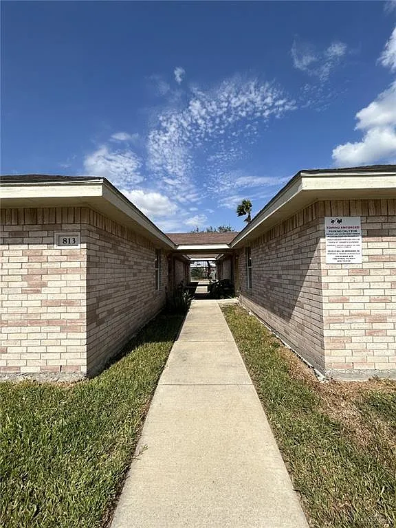 Building Photo - 913 E Daffodil Ave #B