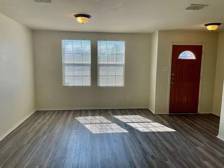 820 Wrigley Dr — Photo 4
