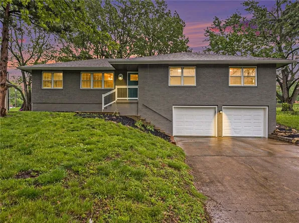 3613 Queen Ridge Dr, Independence, MO 64055