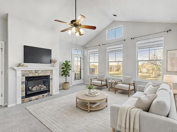 4th image of 2250 S Vaughn Way #201