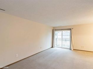 1256 49th St UNIT 8, West Des Moines, IA 50266