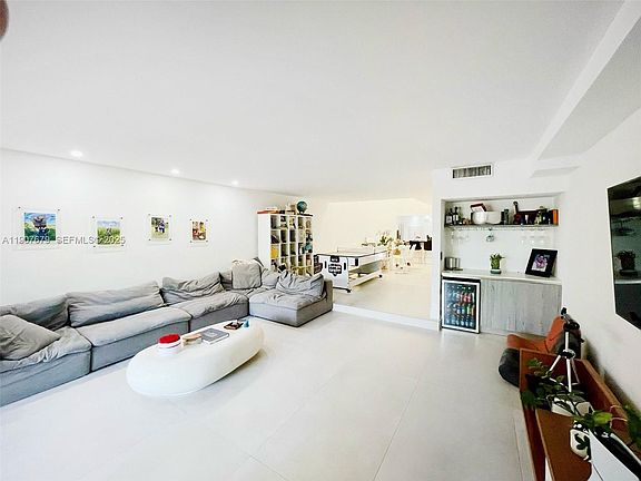 4th image of 20444 NE 34th Ct #12