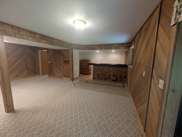 2421 Hastings Ave W — Photo 20