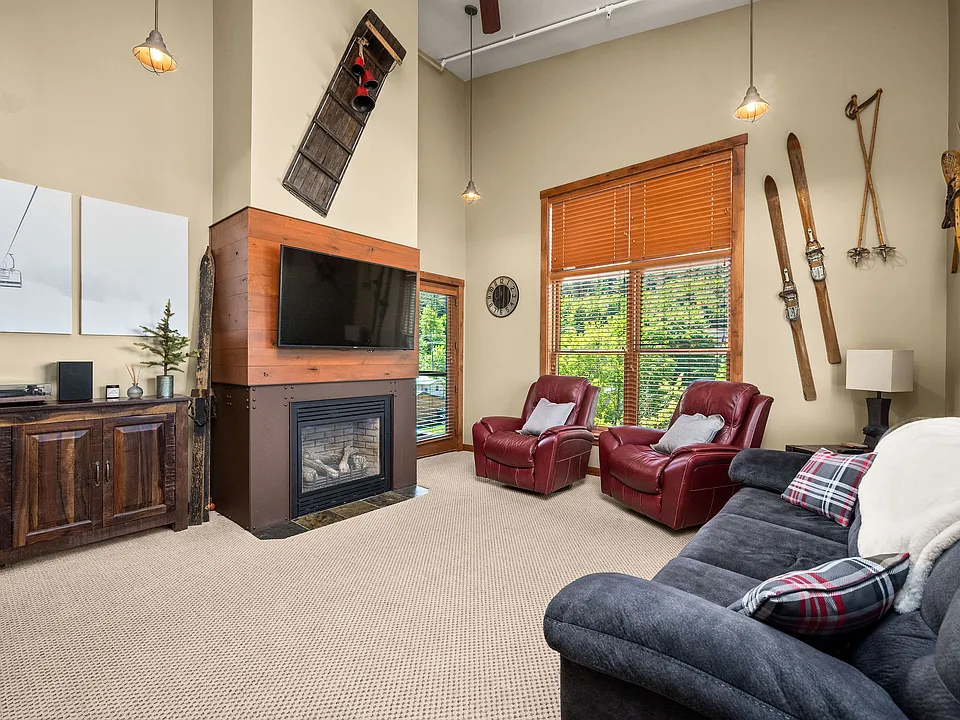834 McKinley Ave #408