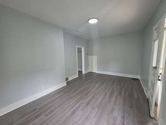3rd image of 424 1/2 Stinaff St