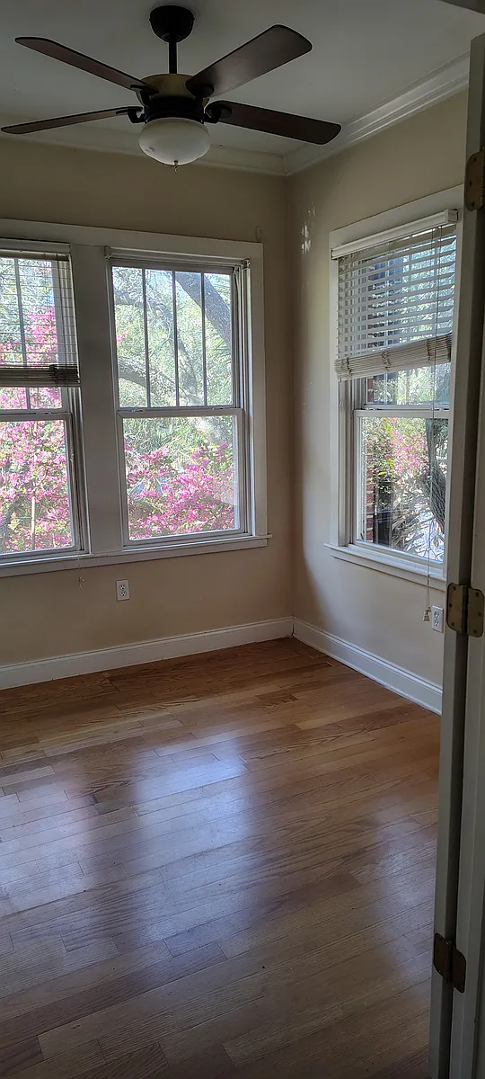 Building Photo - 401 N Barcelona St #4