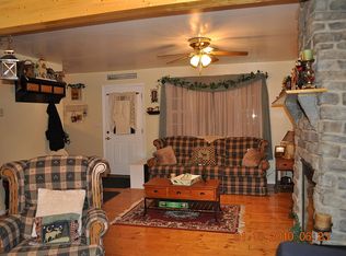 137 Powderhorn Dr, Lackawaxen, PA 18435