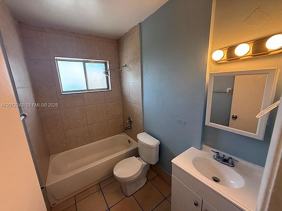 4th image of 1501 W 42nd St APT 205