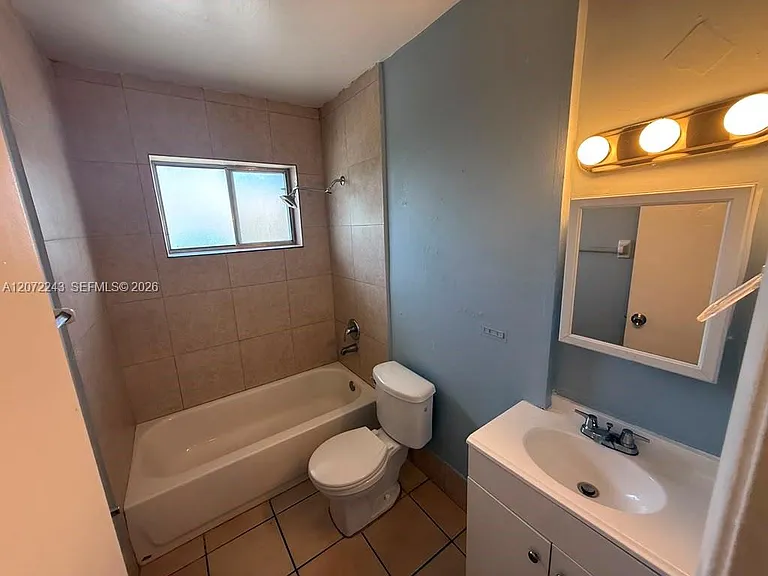 1501 W 42nd St #205 — Photo 4