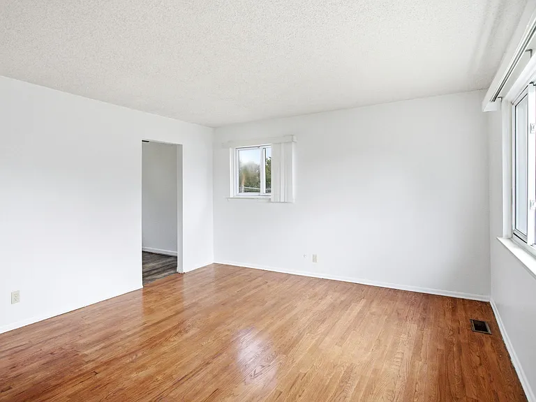 3840 Williams St — Photo 3