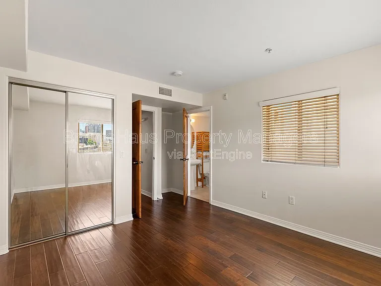 801 W Hawthorn St W #304 — Photo 21