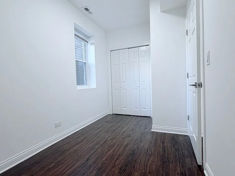 1616 W 18th Pl — Photo 4