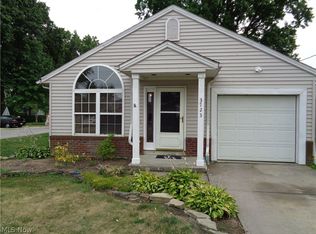 3723 Edgewater Dr, Vermilion, OH 44089