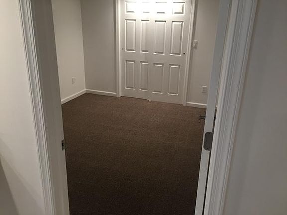 3rd image of 10 Hilltop Ct