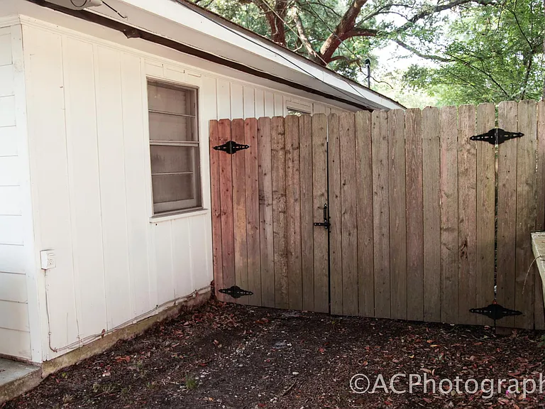 6051 Government St — Photo 16