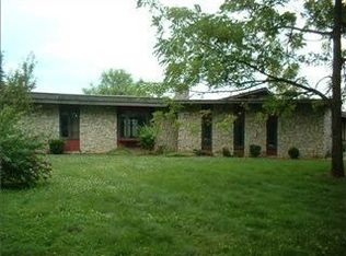 3076 S Woodridge Rd, Shelbyville, IN 46176