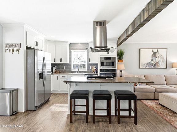 3rd image of 1337 Beaver Lake Rd