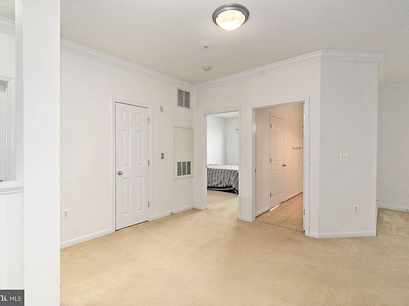 3rd image of 4862 Eisenhower Ave Unit 271