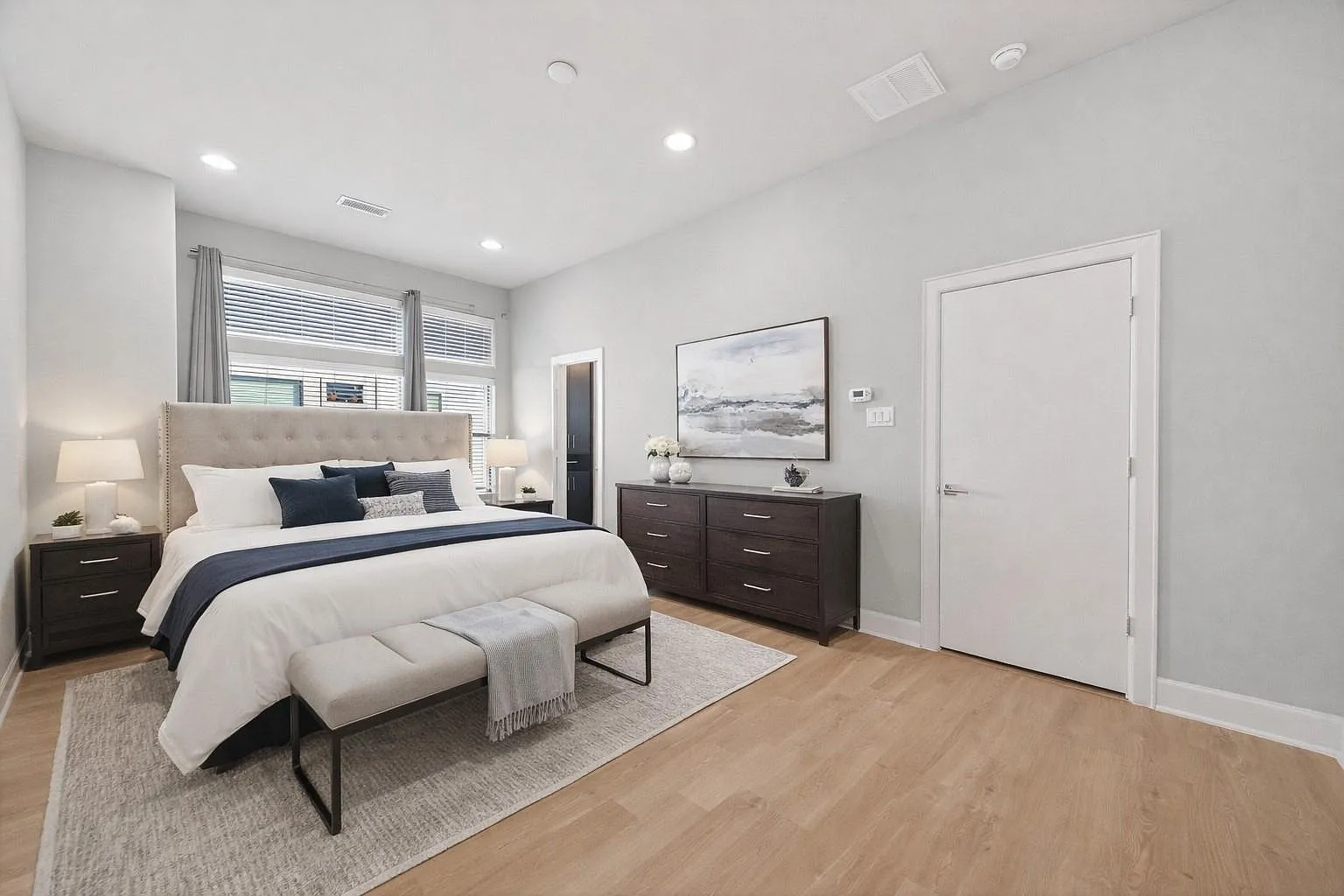 3 bed, 3.5 bath, 2618 sqft, $3,600 — Photo 3