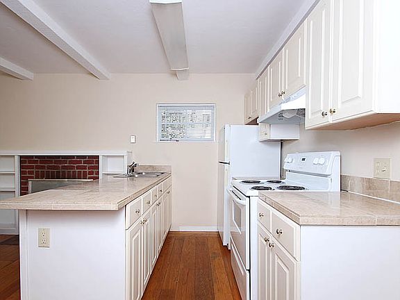 4th image of 413 Forest Ave