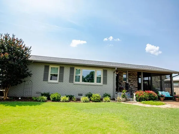 710 Tuxedo Ave, Muscle Shoals, AL 35661