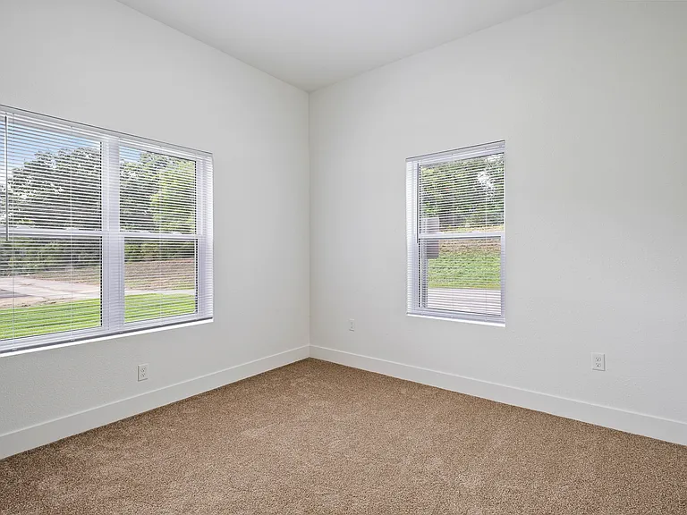 Coopers Landing Apartments — Photo 22