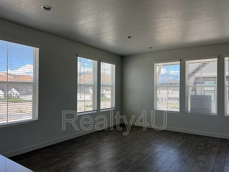 2771 N 3870 W — Photo 9