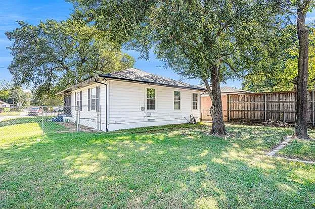 2533 Warren Ave — Photo 75