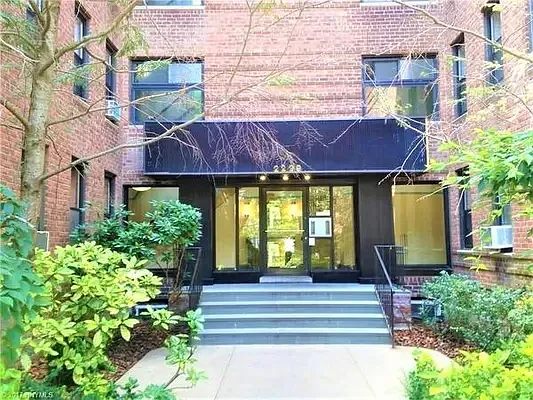 2229 Knapp St APT 5J photo 1