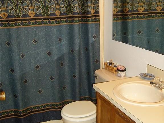 2nd Floor Bathroom