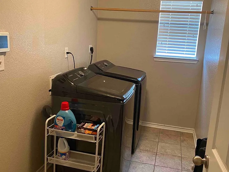 4904 Platinum Dr — Photo 15