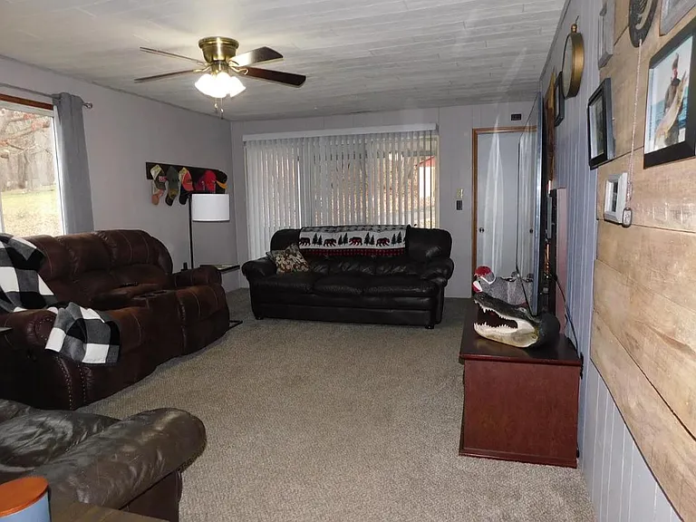 1800 Cassville Mount Morris Rd #UPPER — Photo 2