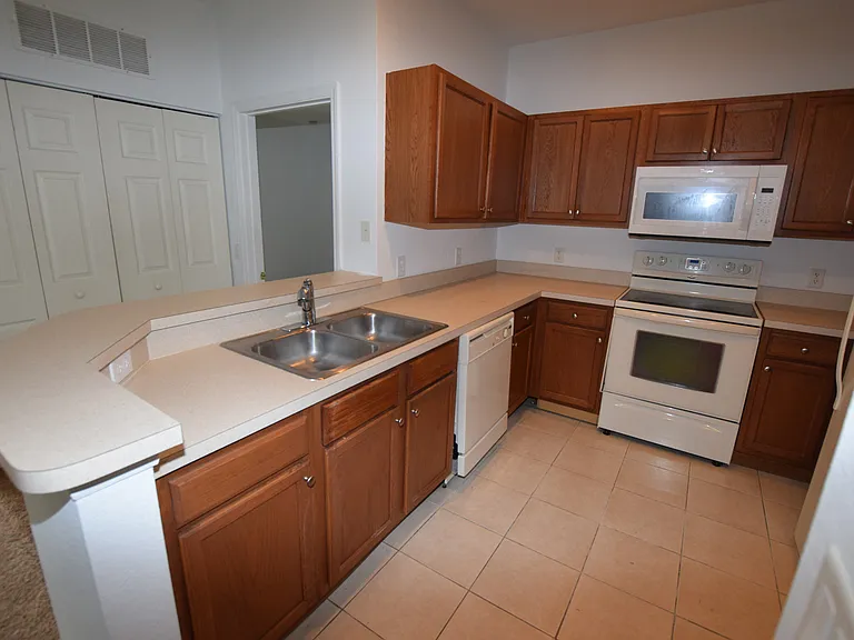 2604 Grand Central Pkwy #2 — Photo 5