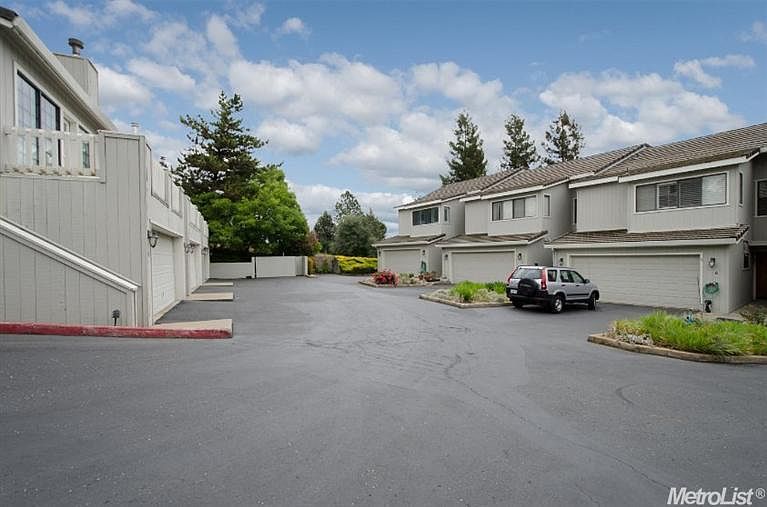 1st image of 3220 United Dr APT 2
