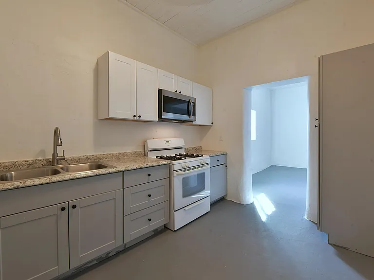 1211 S 9th Ave — Photo 8