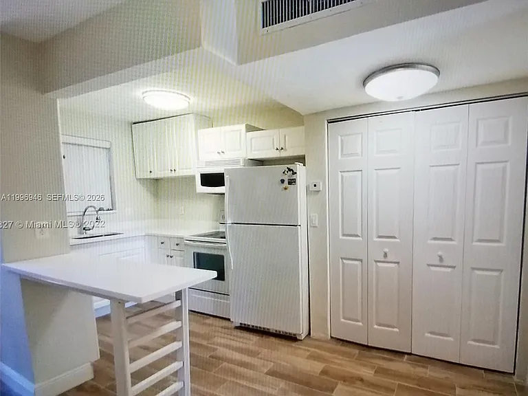 12500 NE 5th Ave #309 — Photo 5