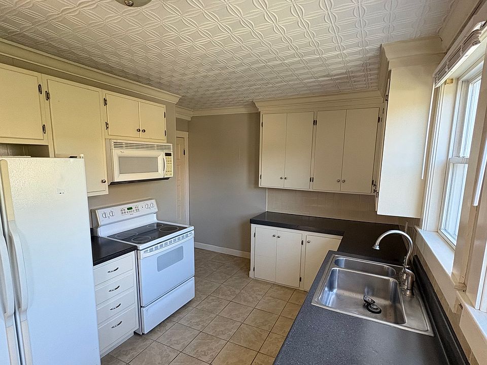 1st image of 4 1/2 Belmont St #B