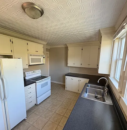 4 1/2 Belmont St #B Photo 1