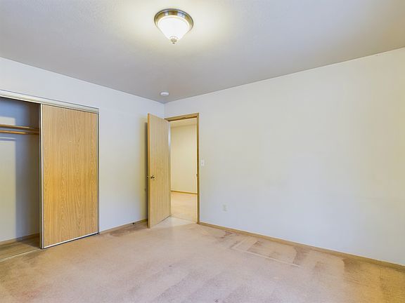 4th image of 2555 Mission Rd #2101