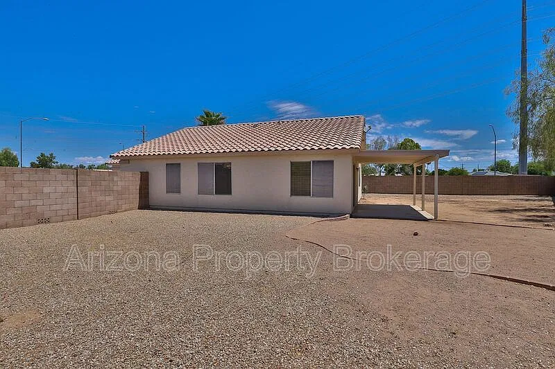 3 bed, 2.0 bath, 1313 sqft, $1,895 — Photo 4