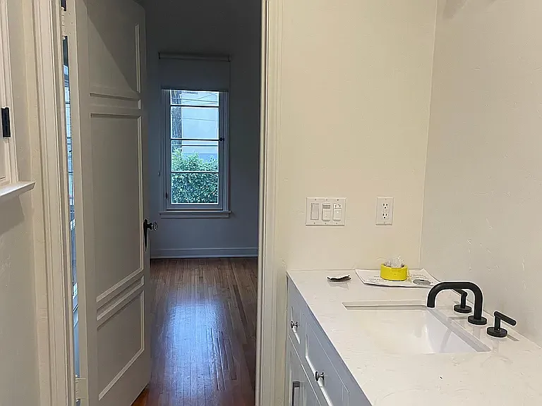 1124 S Point View St — Photo 13