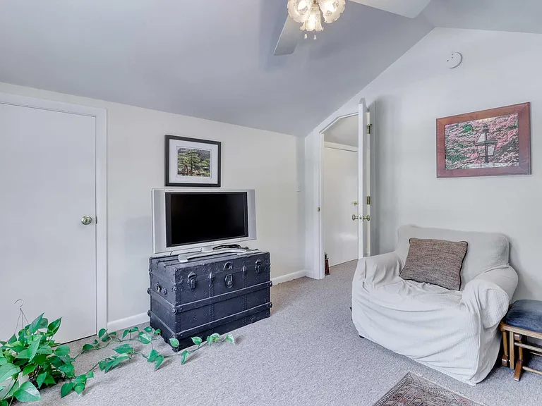 66 Riverbank Rd — Photo 21