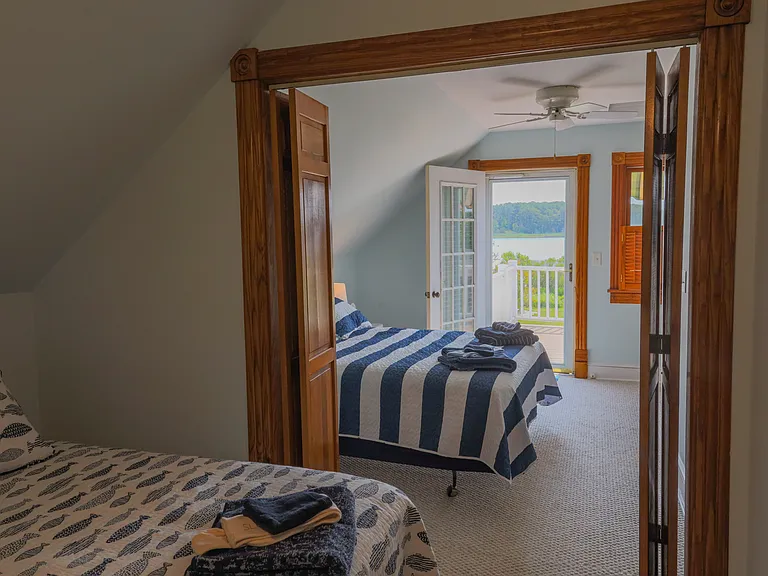 Suite above garage with private balcony. 2 bedrooms - one with queen bed and one with twin beds.