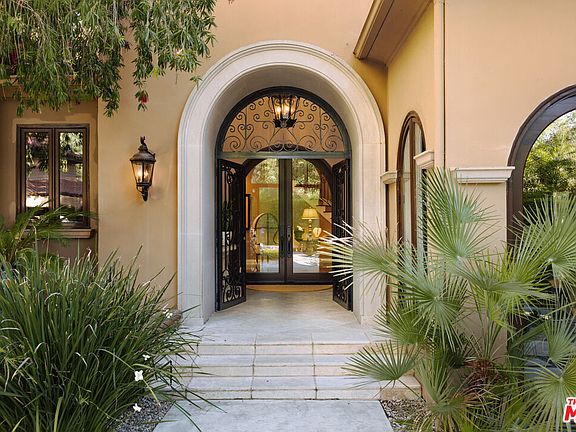 3rd image of 2700 Benedict Canyon Dr