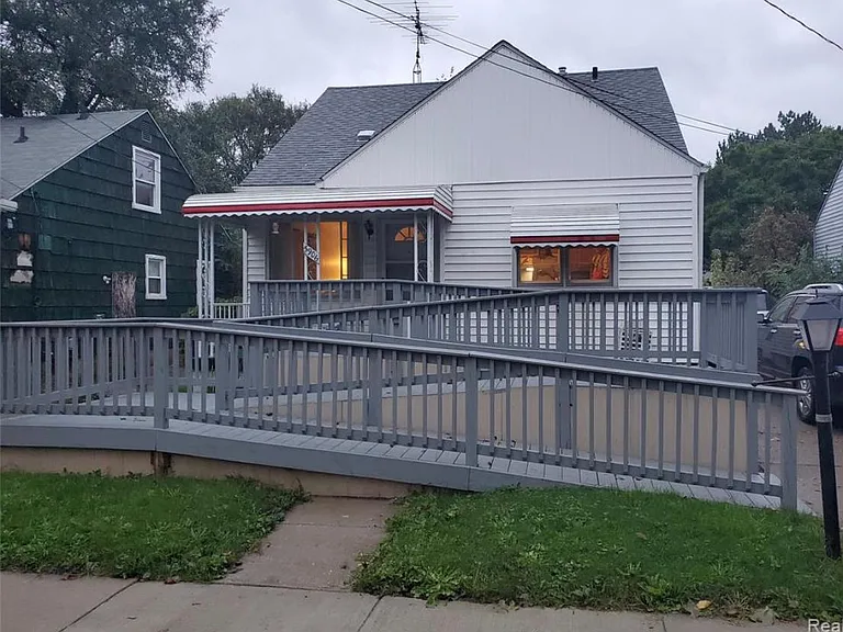 3906 Brown St — Photo 2