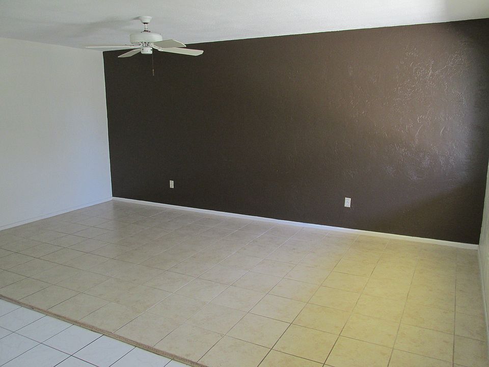 1st image of 400 Oakridge Blvd #160