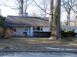 59 Buckeye Rd, Glen Cove, NY 11542