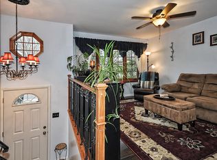 2401 Maple Ln, Rolling Meadows, IL 60008