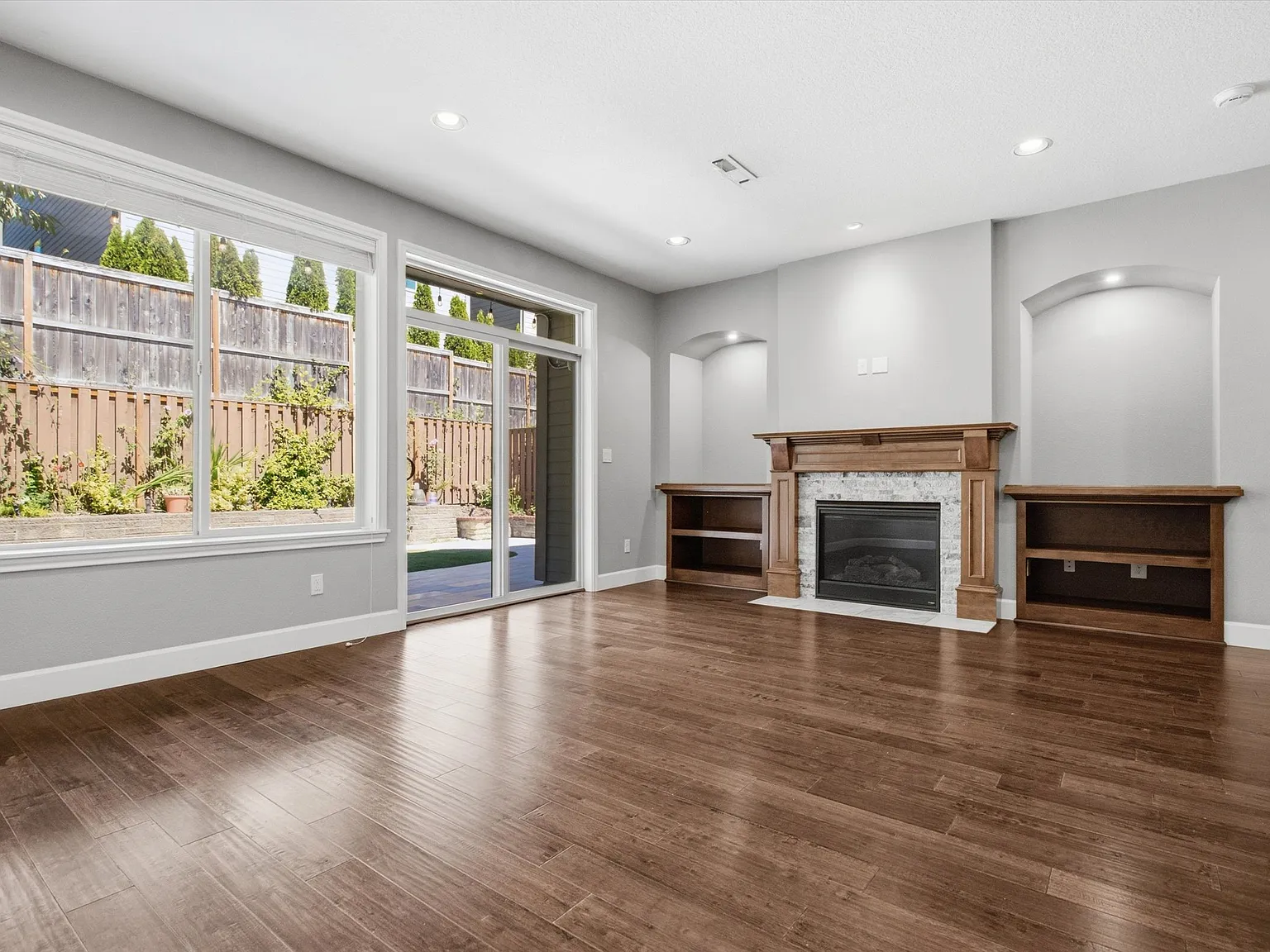 5 bed, 2409 sqft, $3,195 — Photo 4