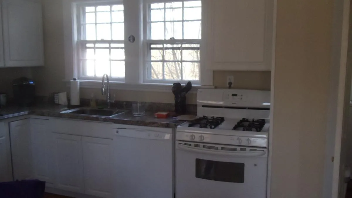 3 bed, 1800 sqft, $3,000 — Photo 2